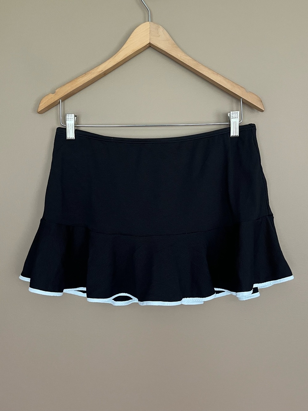 {Tommy Bahama} Island Cays Cabana High-waist Swim Skirt in Black - Medium - NWT - Picture 1 of 12